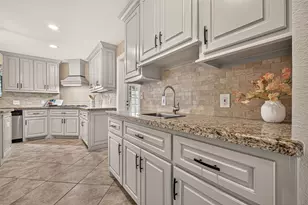 1650 White Oak Creek Dr, Conroe, TX 77304 - Photo 9