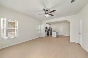 712 W Dallas St, Conroe, TX 77301 - Photo 3