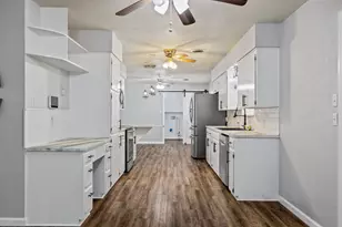 404 S 14th St, West Columbia, TX 77486 - Photo 15