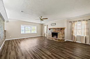 404 S 14th St, West Columbia, TX 77486 - Photo 17