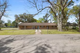 404 S 14th St, West Columbia, TX 77486 - Photo 3
