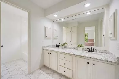 15 Woodmere Place, The Woodlands, TX 77381 - Photo 33