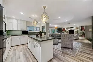 3615 Ascot Ln, Houston, TX 77092 - Photo 3