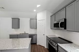 510 Oak Chase Ave, Dayton, TX 77535 - Photo 7