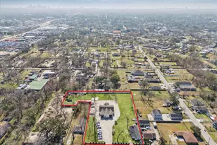 781 Lovers Ln, Houston, TX 77091 - Photo 3