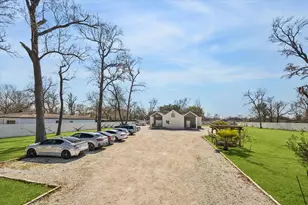 781 Lovers Ln, Houston, TX 77091 - Photo 1