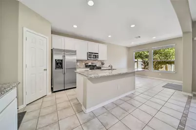 111 W Burberry Circle, The Woodlands, TX 77384 - Photo 5