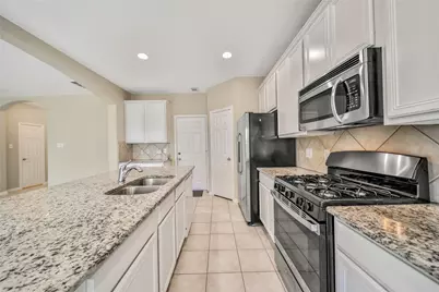 111 W Burberry Circle, The Woodlands, TX 77384 - Photo 3