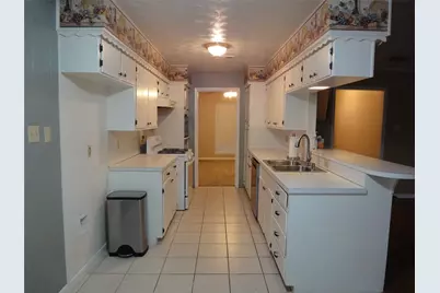 1907 Williamsburg Court S, League City, TX 77573 - Photo 13