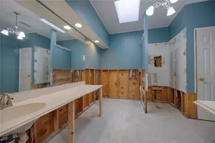 2040 W Guenther Ln, La Grange, TX 78945 - Photo 27