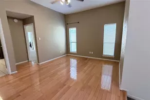 1914 Hunters Trace St, Houston, TX 77042 - Photo 5
