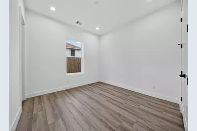2421 Harrington Street, Houston, TX 77026 - Photo 9