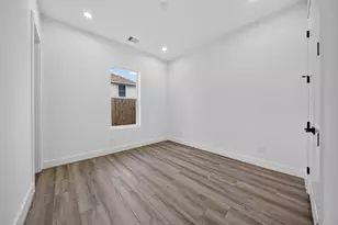2421 Harrington St, Houston, TX 77026 - Photo 9