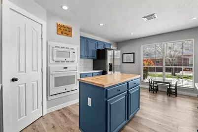 2304 Meadows Boulevard, League City, TX 77573 - Photo 15