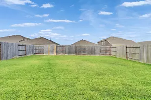 9818 Wembley Vis Ct, Baytown, TX 77521 - Photo 25