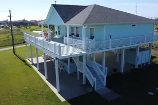 926 Surfside Dr, Crystal Beach, TX 77650 - Photo 1