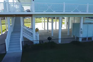 926 Surfside Dr, Crystal Beach, TX 77650 - Photo 5