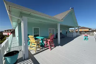 926 Surfside Dr, Crystal Beach, TX 77650 - Photo 15