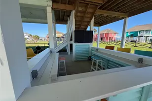 926 Surfside Dr, Crystal Beach, TX 77650 - Photo 11