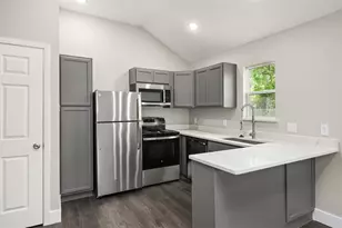 5711 Bridlington St, Houston, TX 77085 - Photo 9