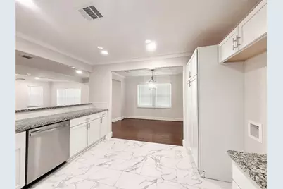 306 Wisteria Street, Lake Jackson, TX 77566 - Photo 7