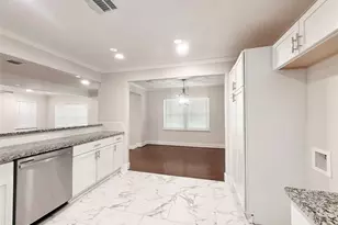 306 Wisteria St, Lake Jackson, TX 77566 - Photo 7