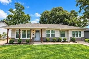 306 Wisteria St, Lake Jackson, TX 77566 - Photo 1