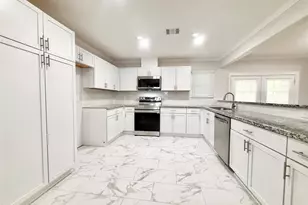 306 Wisteria St, Lake Jackson, TX 77566 - Photo 5