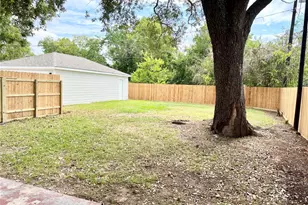 306 Wisteria St, Lake Jackson, TX 77566 - Photo 21
