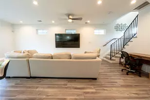 2056 Johanna Dr, Houston, TX 77055 - Photo 7