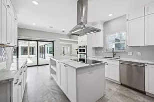 922 Crossroads Dr, Houston, TX 77079 - Photo 17