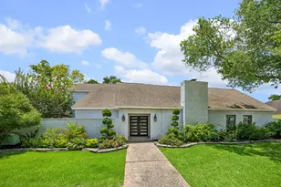922 Crossroads Dr, Houston, TX 77079 - Photo 1