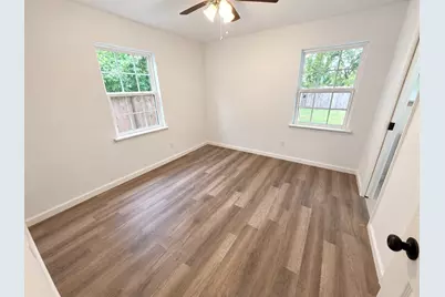 11306 Sandhurst Drive, Houston, TX 77048 - Photo 9