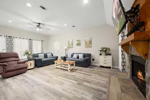 10807 Amar Dr, Conroe, TX 77303 - Photo 5
