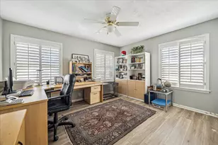 1335 Modiste St, Spring Valley Village, TX 77055 - Photo 17