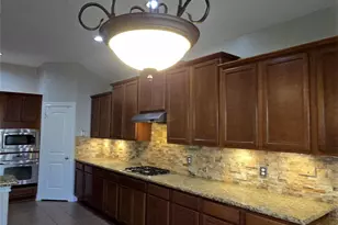 5031 Gulf Stream Ln, Bacliff, TX 77518 - Photo 9