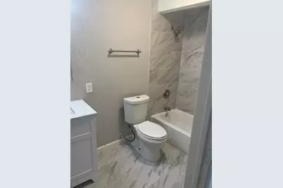 9216 1/2 E Avenue P, Houston, TX 77012 - Photo 5