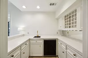 8800 Woodway Dr, Houston, TX 77063 - Photo 7