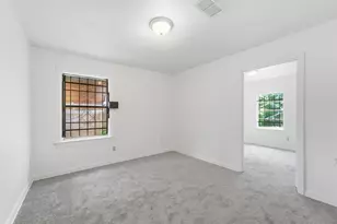 5326 Wenda St, Houston, TX 77033 - Photo 11