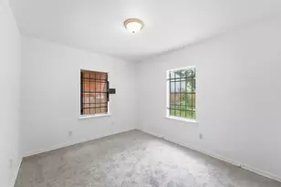5326 Wenda St, Houston, TX 77033 - Photo 13