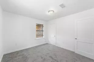 5326 Wenda St, Houston, TX 77033 - Photo 9