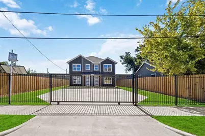 4624 Mayflower Street #A/B, Houston, TX 77033 - Photo 3