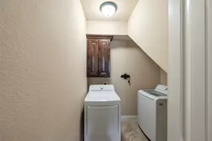 1324 Elkins Hollow Ln, League City, TX 77573 - Photo 9