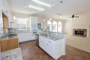 1107 Magnolia Woods Ct, Sugar Land, TX 77479 - Photo 3