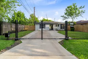 3138 Sunbeam St, Houston, TX 77051 - Photo 3