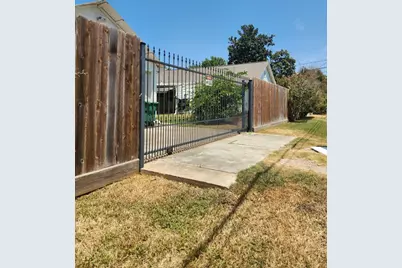 7901 Helmers Street, Houston, TX 77022 - Photo 5