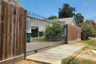7901 Helmers St, Houston, TX 77022 - Photo 5