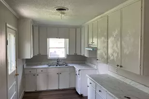 1156 2nd St, Clute, TX 77531 - Photo 5