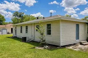 1156 2nd St, Clute, TX 77531 - Photo 9