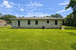 1156 2nd St, Clute, TX 77531 - Photo 3